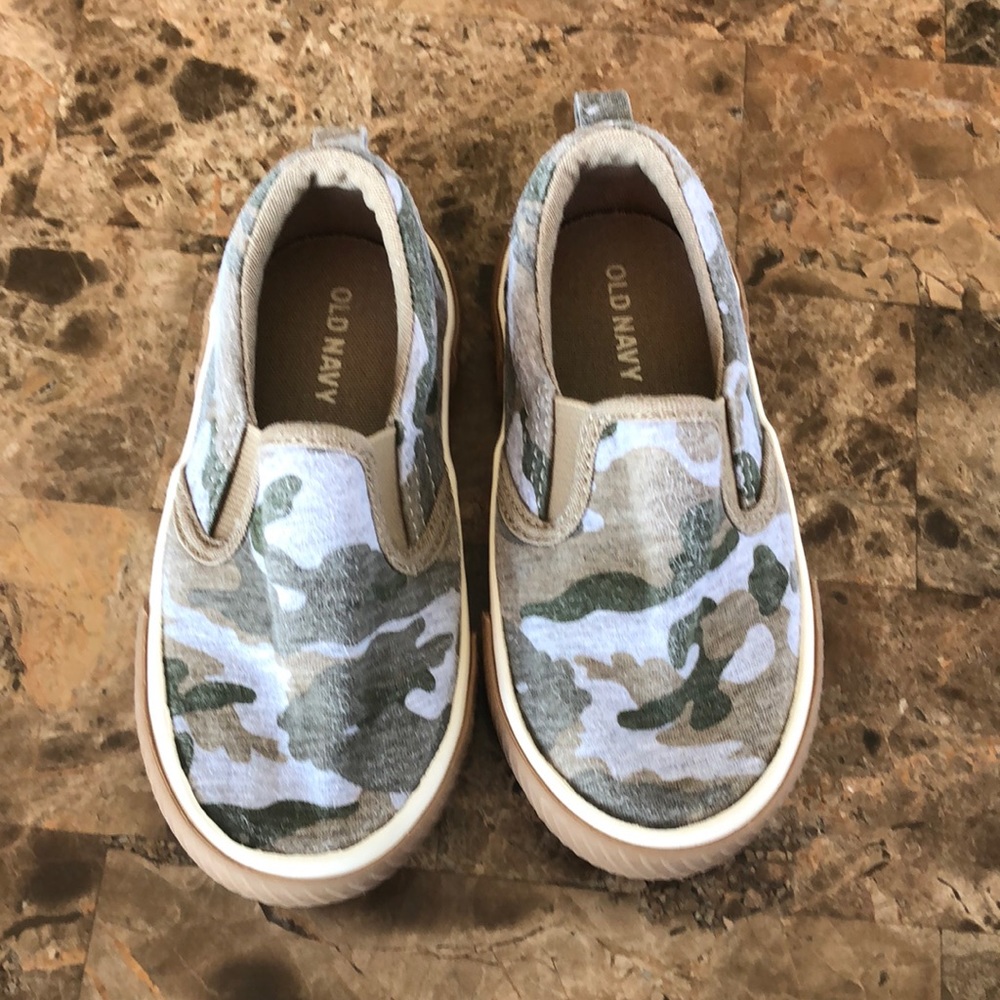 Old Navy slip on camouflage shoe